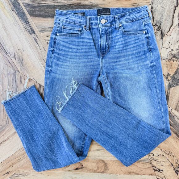 White House Black Market, Mid Rise Girlfriend Everyday Soft Jeans-Women's Size 2 - Picture 6 of 10